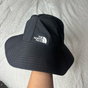 NWT The North Face Black Bucket Hat Women’s S/M